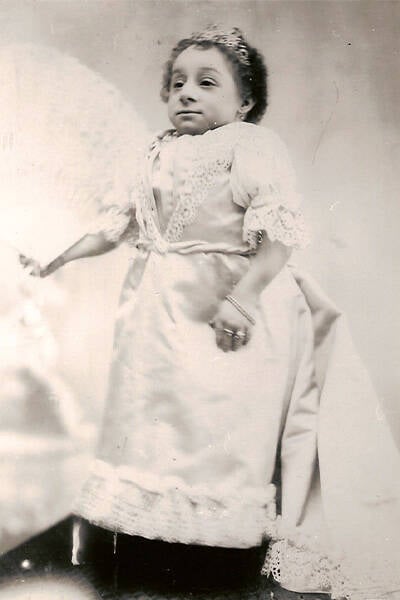 Pauline Musters One Of The Shortest People In The World