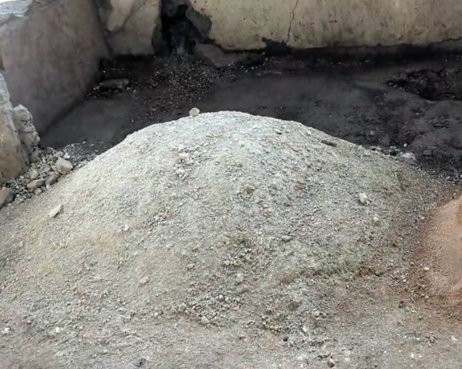 Pompeii Self-Healing Roman Concrete