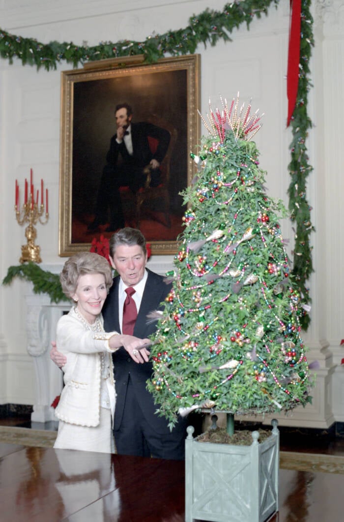 President Ronald Reagan And Nancy Reagan 1980s Christmas