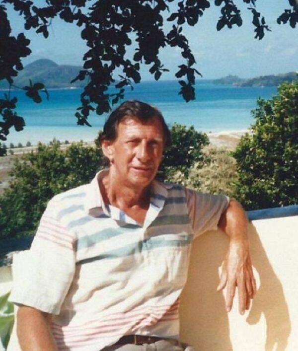 Brendon Grimshaw On Moyenne Island