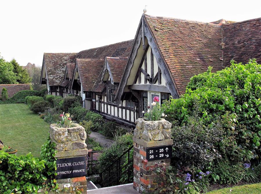 Tudor Close House In Sussex
