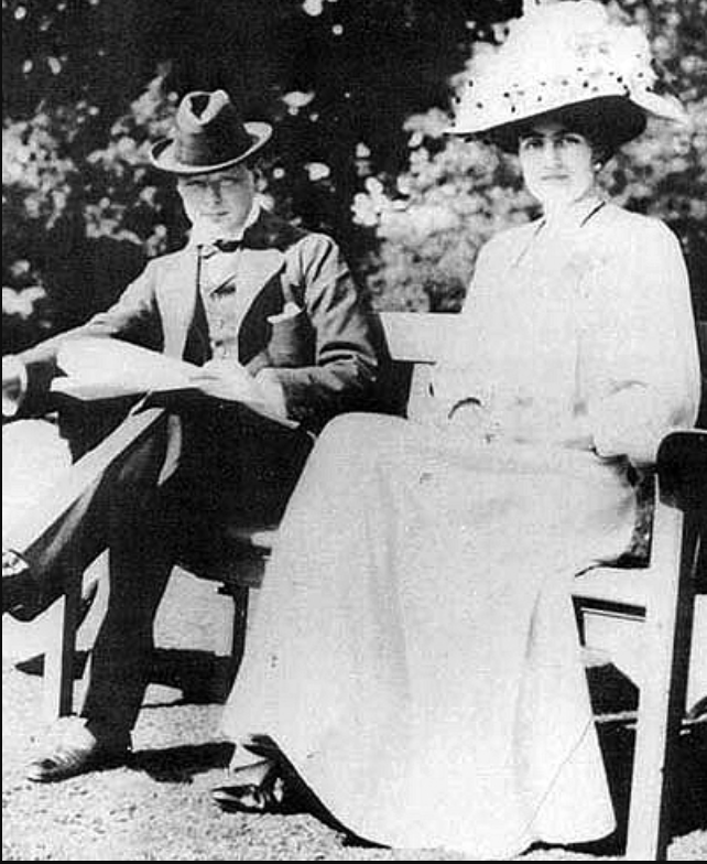 Clementine And Winston Churchill 1908