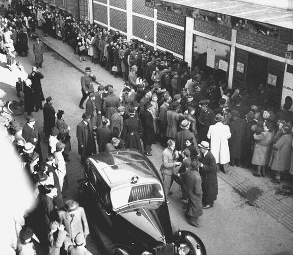 Hungarian Jews At Swedish Embassy