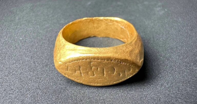 Featured Ancient Gold Ring In Thailand