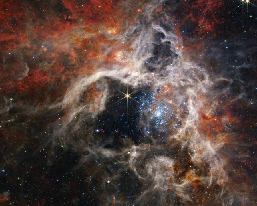 Dark Energy Universe Expansion